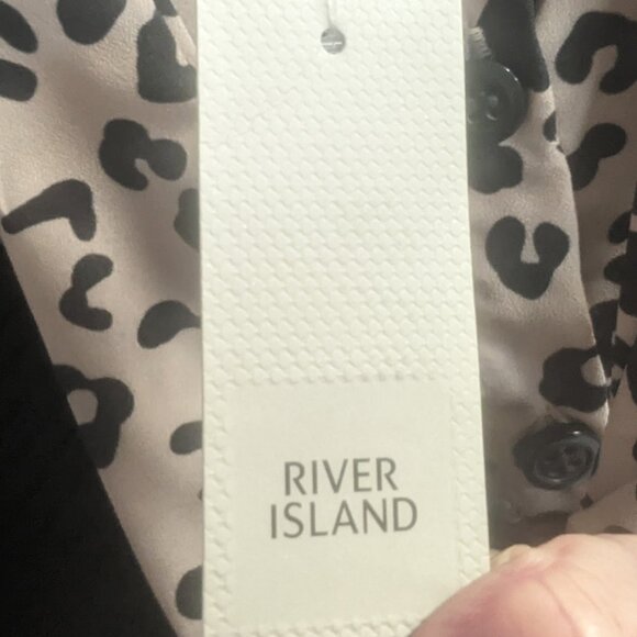 NWT River Island Size *8 (XS) Black Sweater w/ Leopard Dickie and Attached Scarf - Picture 2 of 14